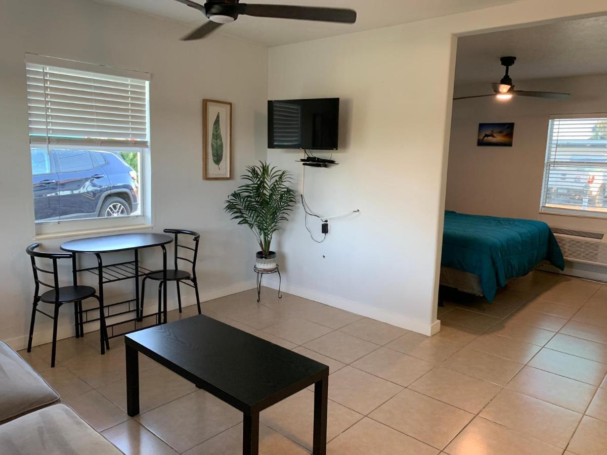 Poolside King Cottage With Kitchen - 10 Minutes To Beach! Fort Myers Exterior photo