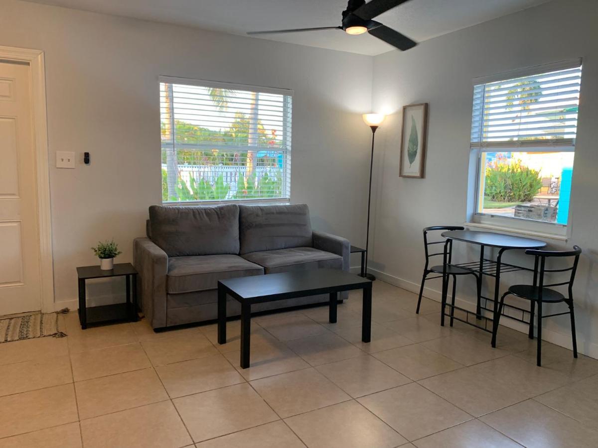 Poolside King Cottage With Kitchen - 10 Minutes To Beach! Fort Myers Exterior photo
